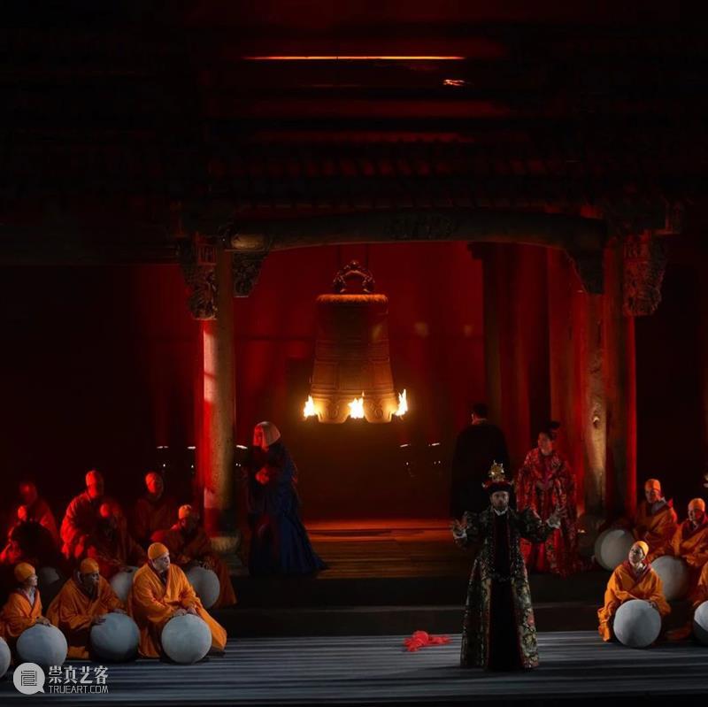 PSA读图 | 《千秋光2》——鸟头 千秋光2 PSA 上海当代艺术博物馆 江南布衣 上海双年展 照片 矩阵 作品 肖像 左右 崇真艺客