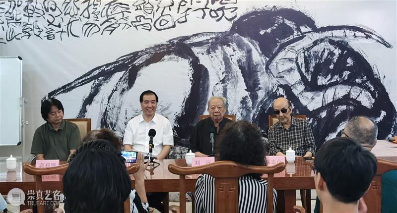 刘汉作品《拓荒牛》捐赠临港新片区暨“扶贫”公益启动仪式在沪举行 热点聚焦  刘汉 拓荒牛 临港新片区 扶贫公益 慈善拍卖 崇真艺客