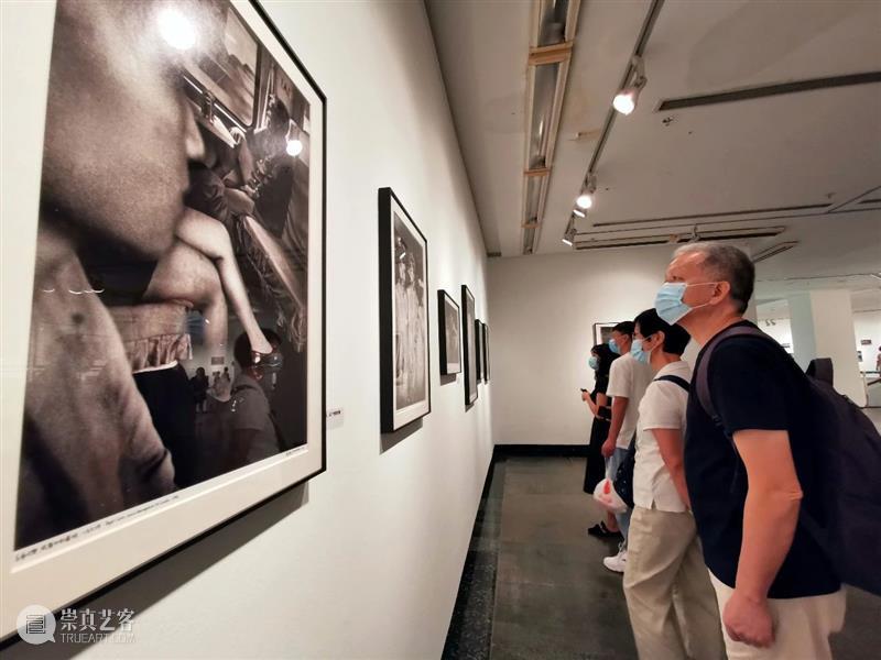 文化和旅游部2020年全国美术馆馆藏精品展出季项目 | 浪奔时代——馆藏影像研究展(1980-2020) 时代 影像 研究展 文化和旅游部 全国美术馆馆藏 精品 项目 广东美术馆 馆长 王绍强 崇真艺客