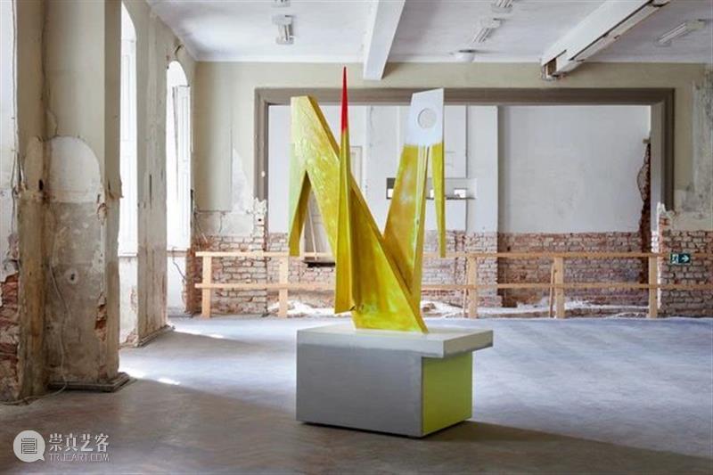 托马斯·舍比茨（Thomas Schebitz）的双面雕塑在第25届 ROHKUNSTBAU 艺术节 ROH 艺术节 托马斯 舍比茨 雕塑 Thomas 德国 勃兰登堡 过去 艺术家们 崇真艺客