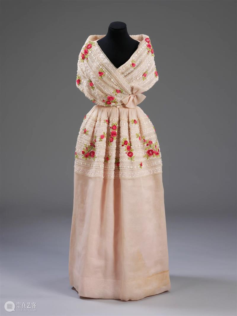 展览推荐丨在中国丝绸博物馆，遇见巴黎风尚（文末有赠票福利） 中国丝绸博物馆 巴黎 福利 风尚 克里斯蒂安 迪奥 西班牙 设计师 Cristóbal Balenciaga 崇真艺客