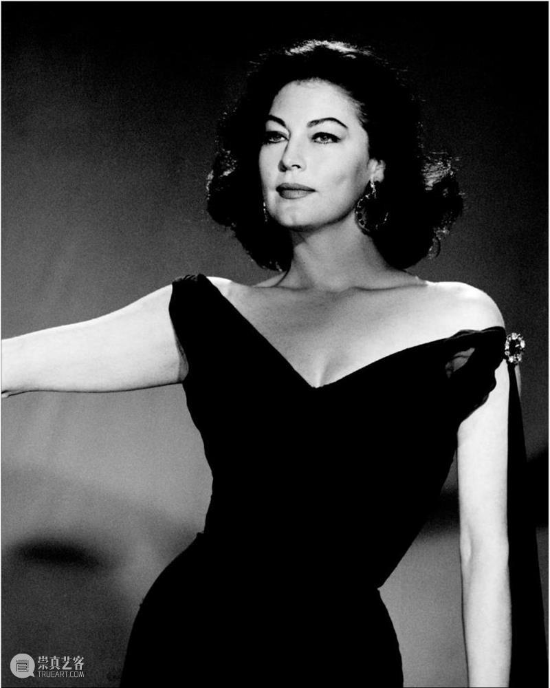 展览推荐丨在中国丝绸博物馆，遇见巴黎风尚（文末有赠票福利） 中国丝绸博物馆 巴黎 福利 风尚 克里斯蒂安 迪奥 西班牙 设计师 Cristóbal Balenciaga 崇真艺客