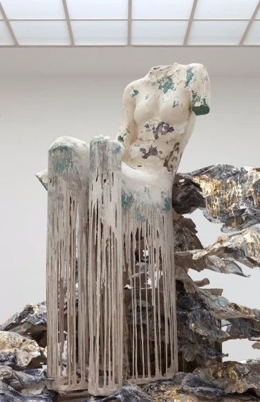 同行/被冻结的坍塌 | Diana Al-Hadid Hadid 同行 亚裔 美国 当代 艺术家 生活 工作 布鲁克林 雕塑 崇真艺客