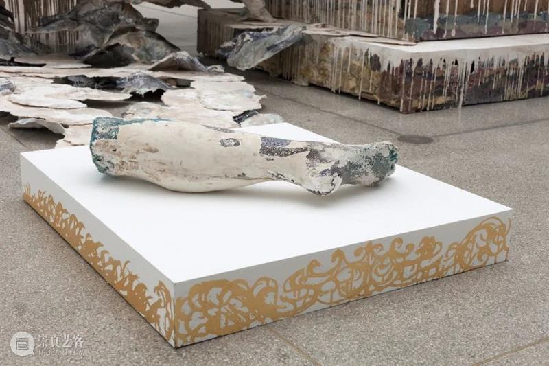 同行/被冻结的坍塌 | Diana Al-Hadid Hadid 同行 亚裔 美国 当代 艺术家 生活 工作 布鲁克林 雕塑 崇真艺客