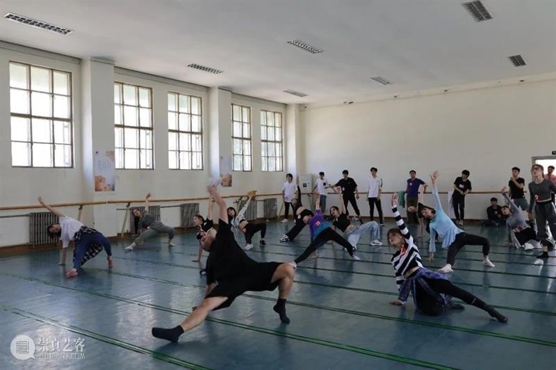阿云嘎主演音乐剧《在远方》首轮演员面试,来了很多超帅的“快递小哥” 音乐剧 在远方 阿云嘎 小哥 演员 北京歌剧舞剧院 白玉兰奖 电视剧 青年人 主线 崇真艺客