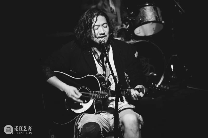 他要给狗日子添油加醋再勾点芡 日子 剧场 陈明昊 两只狗的生活意见 孟京辉 刘晓晔 涮羊肉 两只狗 事迹 趣事 崇真艺客