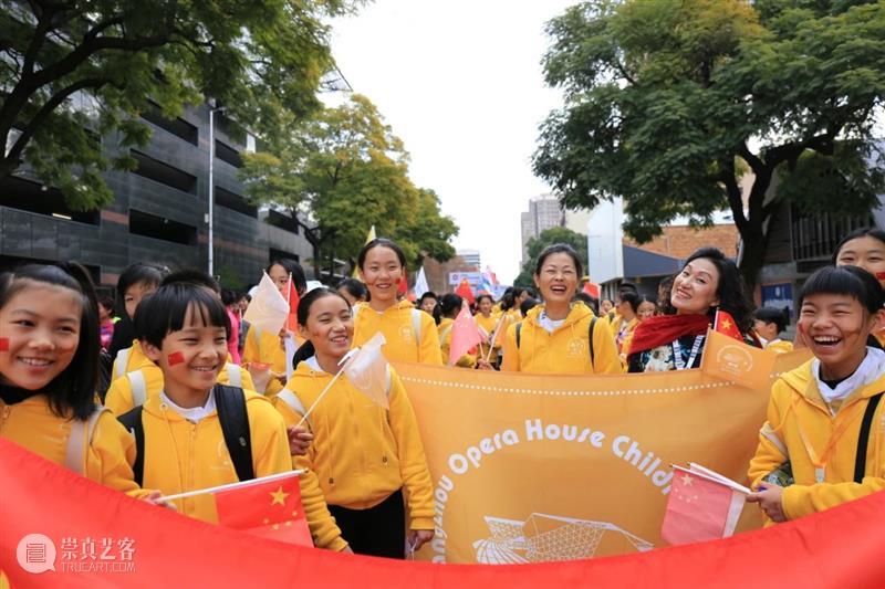 一曲《因为爱你》，祝祖国平安吉祥 崇真艺客