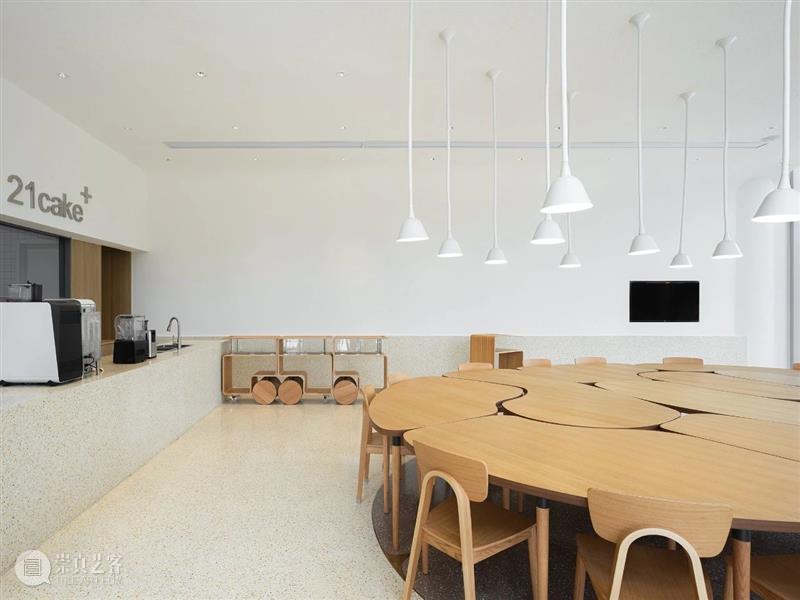 独立与聚合，21cake·上海宝山经纬汇店 / 非常建筑 建筑 上海宝山经纬汇店 田方方 21cake上海宝山经纬汇店 室内 中国 大食堂 大饭桌 核心 问题 崇真艺客
