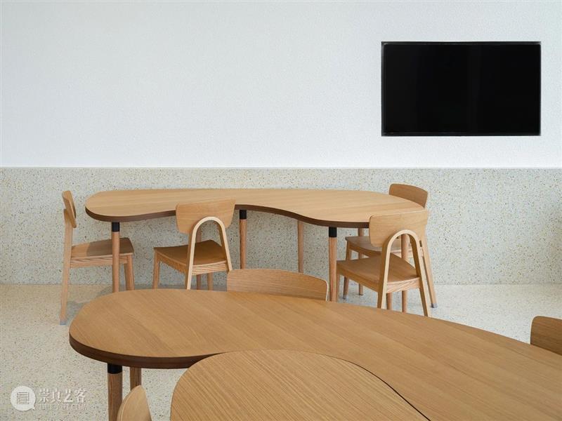 独立与聚合，21cake·上海宝山经纬汇店 / 非常建筑 建筑 上海宝山经纬汇店 田方方 21cake上海宝山经纬汇店 室内 中国 大食堂 大饭桌 核心 问题 崇真艺客