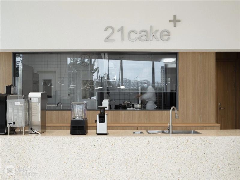 独立与聚合，21cake·上海宝山经纬汇店 / 非常建筑 建筑 上海宝山经纬汇店 田方方 21cake上海宝山经纬汇店 室内 中国 大食堂 大饭桌 核心 问题 崇真艺客