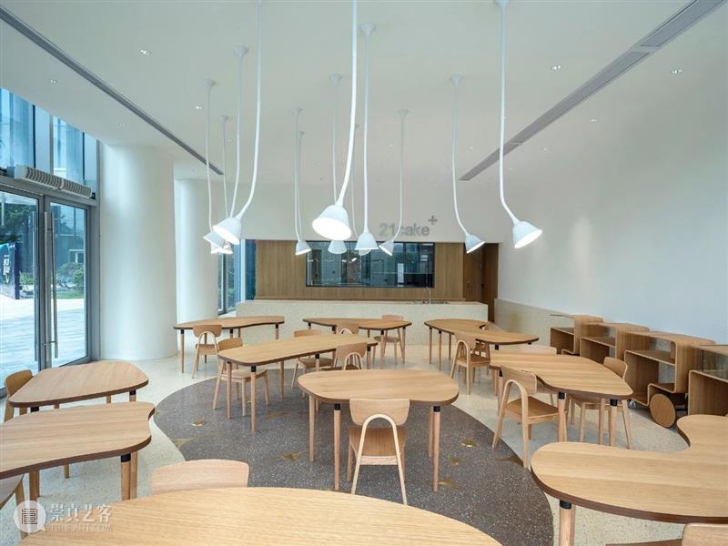 独立与聚合，21cake·上海宝山经纬汇店 / 非常建筑 建筑 上海宝山经纬汇店 田方方 21cake上海宝山经纬汇店 室内 中国 大食堂 大饭桌 核心 问题 崇真艺客