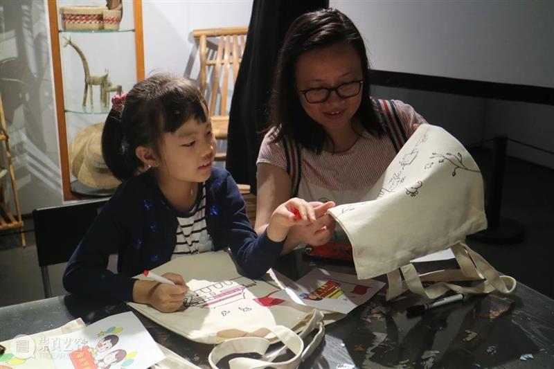 双节庆,秀涂鸦、捏“玉兔”,徐汇艺术馆让你一天全都GET! 徐汇艺术馆 玉兔 节庆 双节 系列 活动 街边 国旗 道路 两旁 崇真艺客