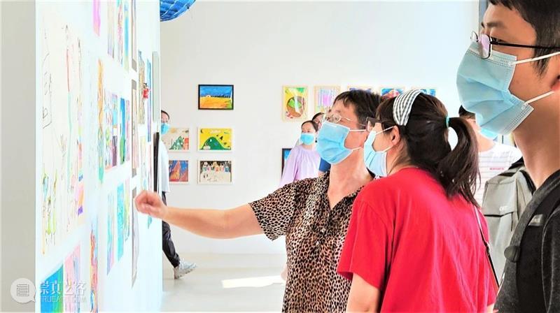 《临港的天空——给孩子们的展》儿童公益主题画展顺利开幕 孩子们 儿童 公益 主题 画展 临港的天空 计划 临港 天空 当代美术馆 崇真艺客