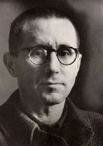 布莱希特｜一大堆疑问  布莱希特 疑问 布莱希特 贝尔托·布莱希特 Brecht 德国 戏剧家 诗人 工人 历史 冯至七 崇真艺客