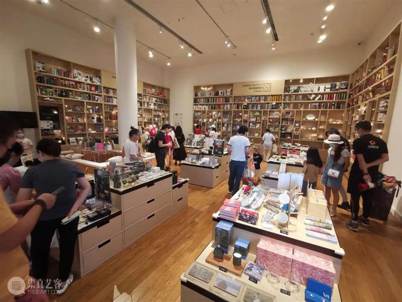 新店 | 艺文书店升级完成：画廊咖啡&插画首展就绪！等你来~  海上世界文化艺术中心 崇真艺客