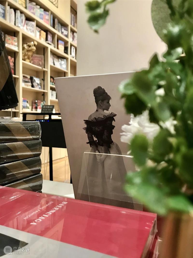 新店 | 艺文书店升级完成：画廊咖啡&插画首展就绪！等你来~  海上世界文化艺术中心 崇真艺客