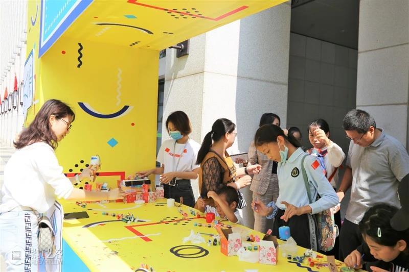 临港国际艺术园“滴水集”艺术集市火热进行中  临港当代美术馆 临港 滴水集 艺术 集市 国际 艺术园 NIGHT 技术 人们 数据 崇真艺客