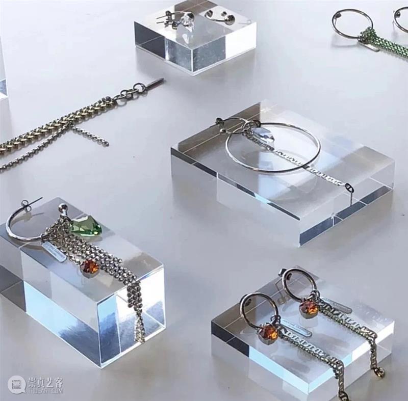 【IFA-艺术赏析】被重新定义的法式朋克美学丨Justine Clenquet  郑禹舟 朋克 美学 IFA 艺术 丨Justine 法国 设计师 品牌 Justine 首饰 崇真艺客