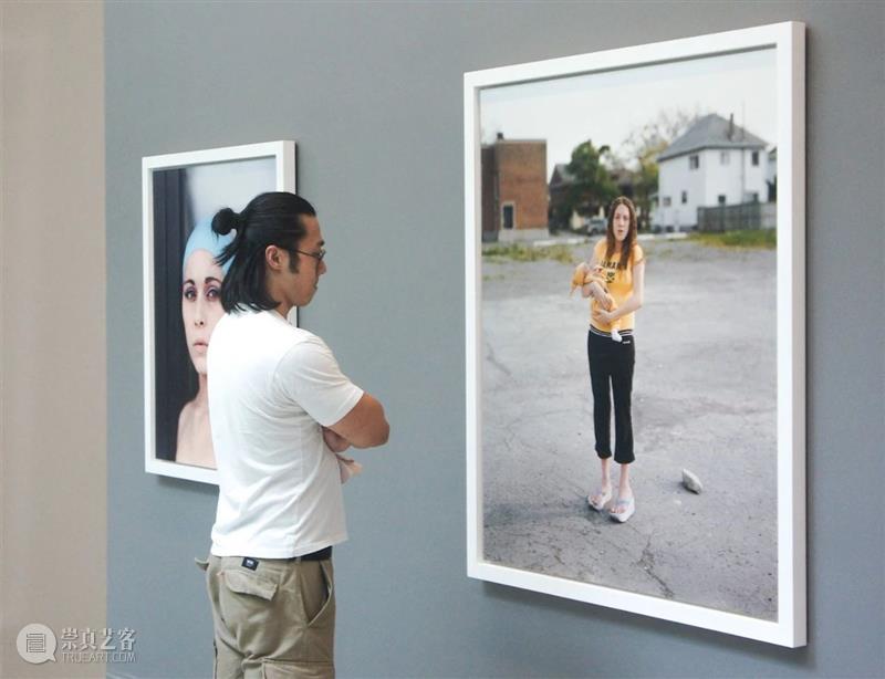 SCôP Exhibition | 我们和观众聊了聊他们眼中的 Alec Soth 与展览 上海摄影艺术中心 Soth 观众 眼中 索斯 中国 个展 埃里克 SCoP 以来 展厅 崇真艺客