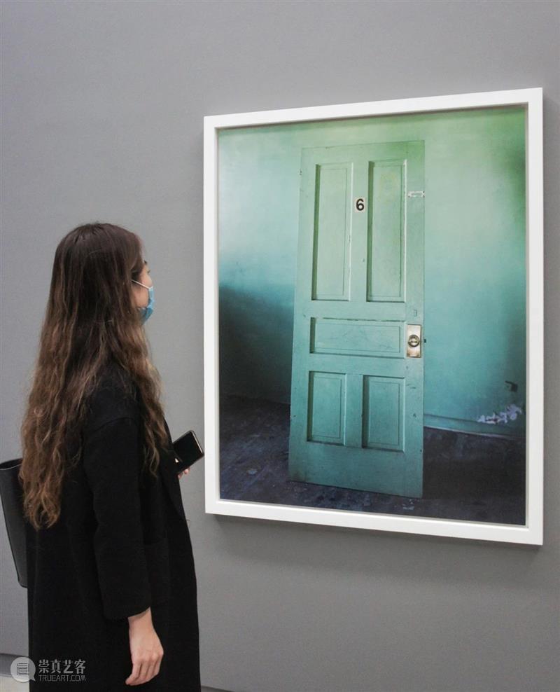 SCôP Exhibition | 我们和观众聊了聊他们眼中的 Alec Soth 与展览 上海摄影艺术中心 Soth 观众 眼中 索斯 中国 个展 埃里克 SCoP 以来 展厅 崇真艺客