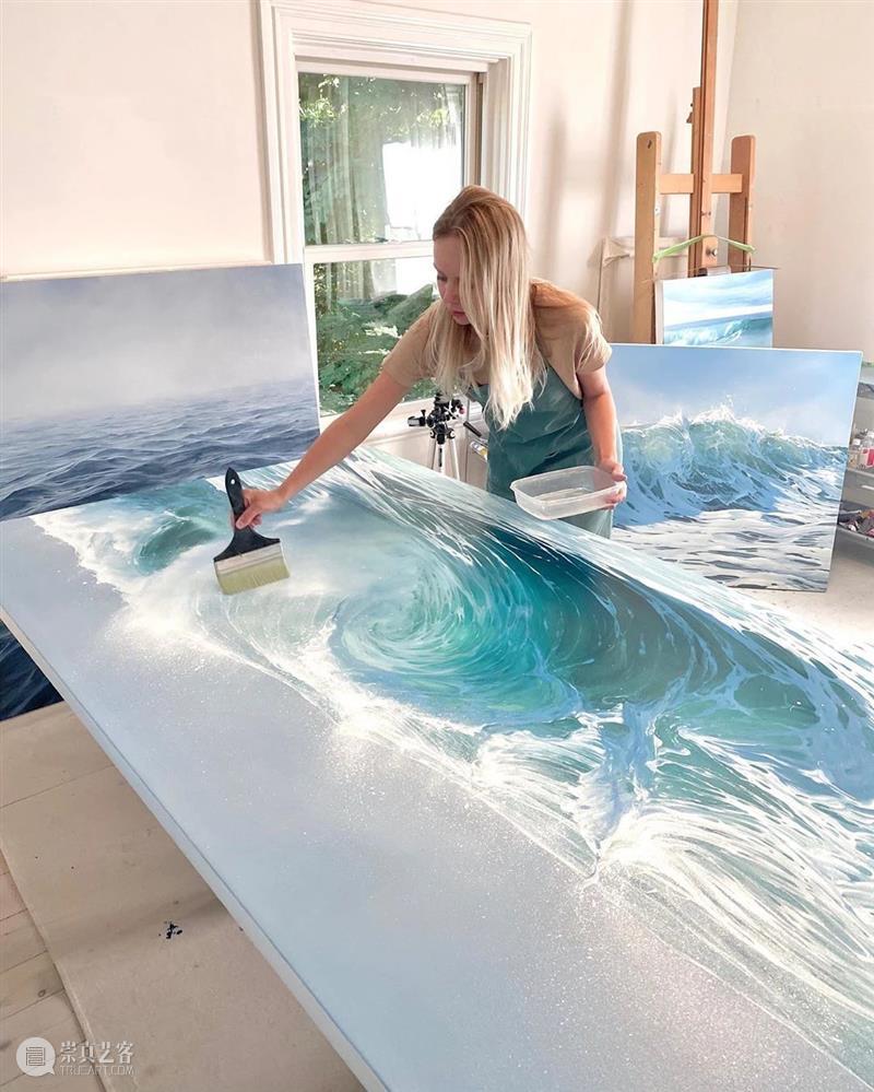 绘画丨专注画浪的女画家，每一滴水都能看清楚！ 绘画 画家 一滴水 上方 中国舞台美术学会 右上 星标 本文 油画 微学堂 崇真艺客