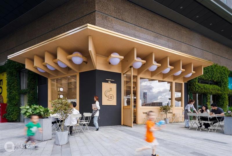 城市‘小木屋’，浮廊·C² Cafe & Bar / 万社设计 城市 小木屋 邵峰 廊桥 平台 业主 包袱 空间 年轻人 空中楼阁 崇真艺客