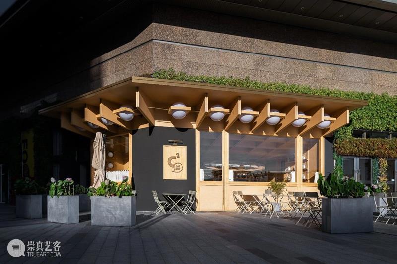 城市‘小木屋’，浮廊·C² Cafe & Bar / 万社设计 城市 小木屋 邵峰 廊桥 平台 业主 包袱 空间 年轻人 空中楼阁 崇真艺客