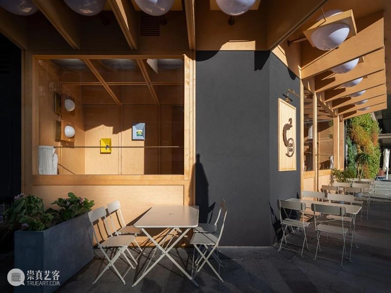 城市‘小木屋’，浮廊·C² Cafe & Bar / 万社设计 城市 小木屋 邵峰 廊桥 平台 业主 包袱 空间 年轻人 空中楼阁 崇真艺客