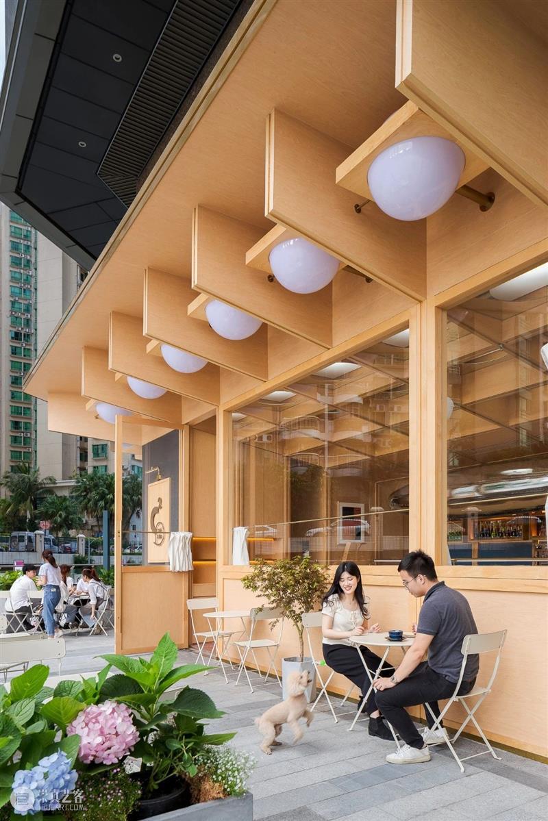 城市‘小木屋’，浮廊·C² Cafe & Bar / 万社设计 城市 小木屋 邵峰 廊桥 平台 业主 包袱 空间 年轻人 空中楼阁 崇真艺客