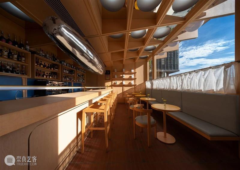 城市‘小木屋’，浮廊·C² Cafe & Bar / 万社设计 城市 小木屋 邵峰 廊桥 平台 业主 包袱 空间 年轻人 空中楼阁 崇真艺客
