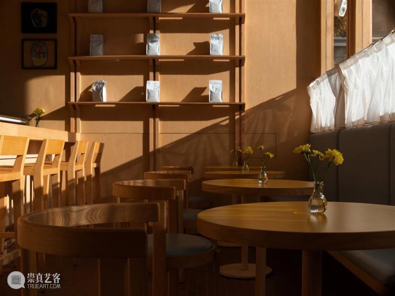 城市‘小木屋’，浮廊·C² Cafe & Bar / 万社设计 城市 小木屋 邵峰 廊桥 平台 业主 包袱 空间 年轻人 空中楼阁 崇真艺客