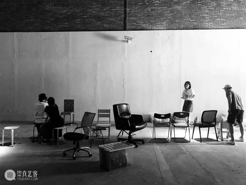 2020 OCT-LOFT公共艺术展 | 废弃家具只是放错位置的资源。 资源 OCT LOFT 家具 位置 艺术展 目光 器物 物品 需求 崇真艺客