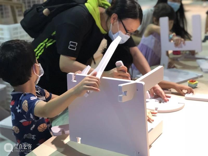 2020 OCT-LOFT公共艺术展 | 废弃家具只是放错位置的资源。 资源 OCT LOFT 家具 位置 艺术展 目光 器物 物品 需求 崇真艺客