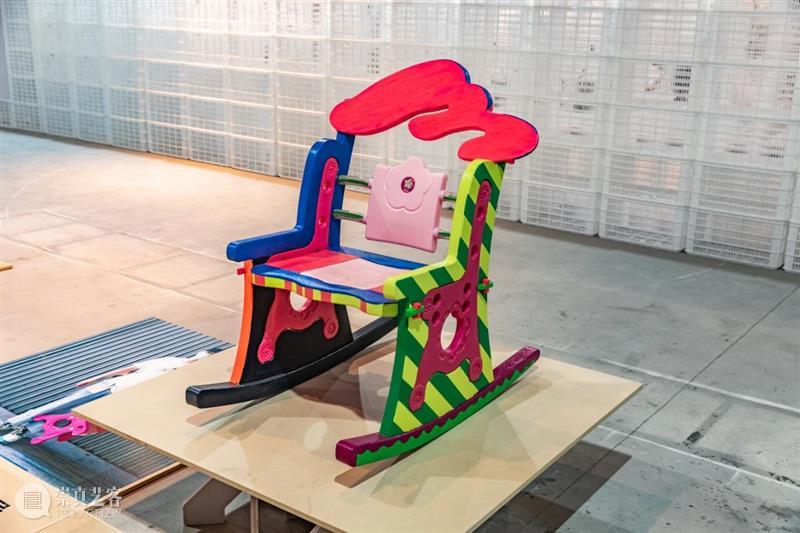 2020 OCT-LOFT公共艺术展 | 废弃家具只是放错位置的资源。 资源 OCT LOFT 家具 位置 艺术展 目光 器物 物品 需求 崇真艺客