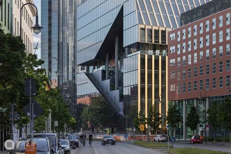 OMA 新作：Axel Springer 柏林园区，‘镜像’台地式中庭 园区 柏林 中庭 OMA 镜像 新作 Axel Springer Springer出版集团 大楼 崇真艺客