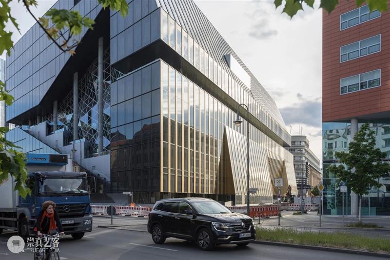 OMA 新作：Axel Springer 柏林园区，‘镜像’台地式中庭 园区 柏林 中庭 OMA 镜像 新作 Axel Springer Springer出版集团 大楼 崇真艺客