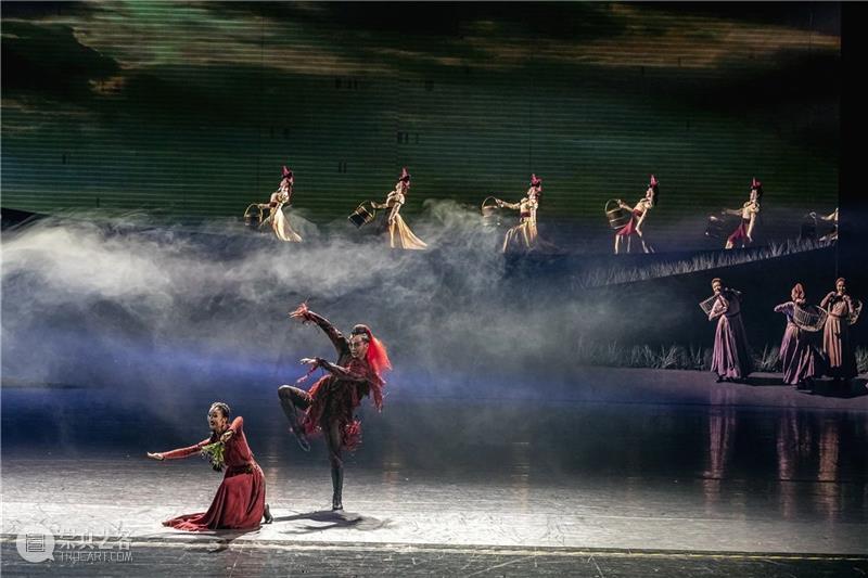 《骑兵》《石榴花开》《红旗》《努力餐》《朱自清》——五部“荷花奖”作品精彩剧照赏析 荷花奖 作品 骑兵 朱自清 石榴花开 红旗 努力餐 剧照 上方 中国舞台美术学会 崇真艺客