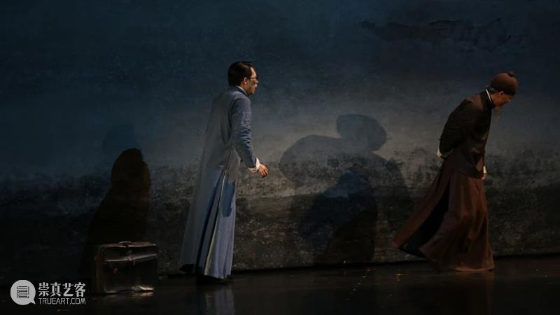 《骑兵》《石榴花开》《红旗》《努力餐》《朱自清》——五部“荷花奖”作品精彩剧照赏析 荷花奖 作品 骑兵 朱自清 石榴花开 红旗 努力餐 剧照 上方 中国舞台美术学会 崇真艺客