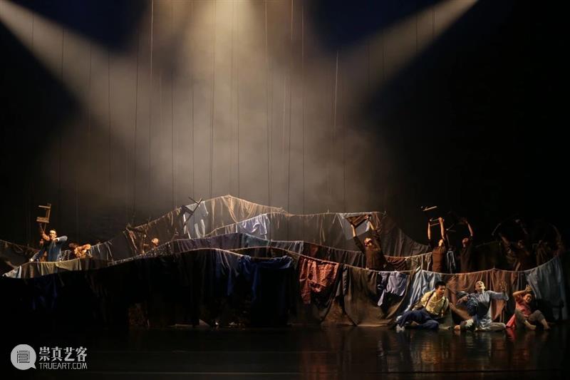 《骑兵》《石榴花开》《红旗》《努力餐》《朱自清》——五部“荷花奖”作品精彩剧照赏析 荷花奖 作品 骑兵 朱自清 石榴花开 红旗 努力餐 剧照 上方 中国舞台美术学会 崇真艺客