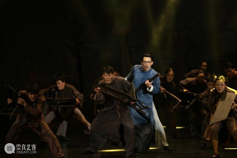 《骑兵》《石榴花开》《红旗》《努力餐》《朱自清》——五部“荷花奖”作品精彩剧照赏析 荷花奖 作品 骑兵 朱自清 石榴花开 红旗 努力餐 剧照 上方 中国舞台美术学会 崇真艺客
