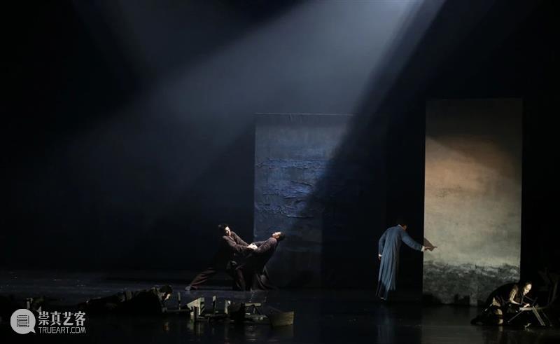 《骑兵》《石榴花开》《红旗》《努力餐》《朱自清》——五部“荷花奖”作品精彩剧照赏析 荷花奖 作品 骑兵 朱自清 石榴花开 红旗 努力餐 剧照 上方 中国舞台美术学会 崇真艺客