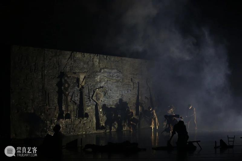 《骑兵》《石榴花开》《红旗》《努力餐》《朱自清》——五部“荷花奖”作品精彩剧照赏析 荷花奖 作品 骑兵 朱自清 石榴花开 红旗 努力餐 剧照 上方 中国舞台美术学会 崇真艺客
