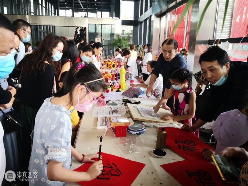 【中华艺术宫 | 现场】8天长假,近5万观众领略艺术之美 艺术 长假 中华艺术宫 观众 现场 假期 疫情 高峰 宫观展 上海市 崇真艺客
