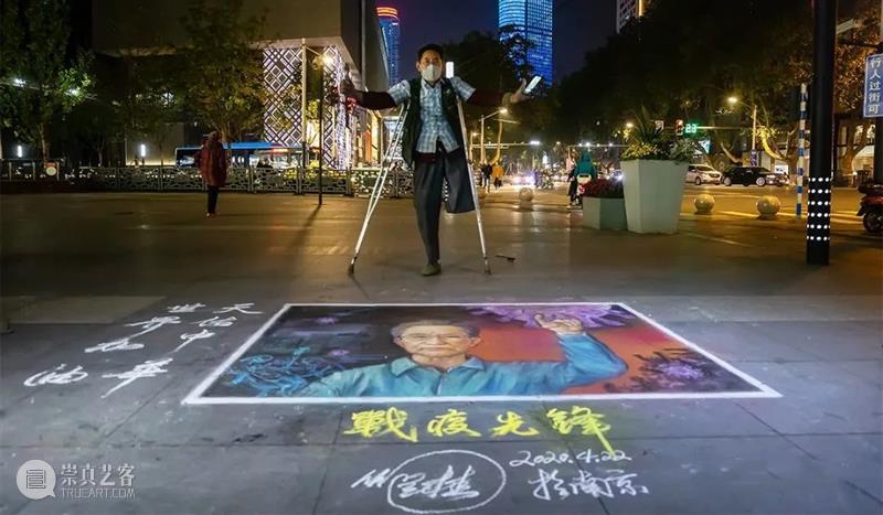 “中国最牛乞丐”，在街头画1000幅《蒙娜丽莎》，这次办了一场“特殊”的粉笔画展，惊艳了路人... 粉笔 中国 乞丐 路人 蒙娜丽莎 街头 画展 长假 期间 山东 崇真艺客