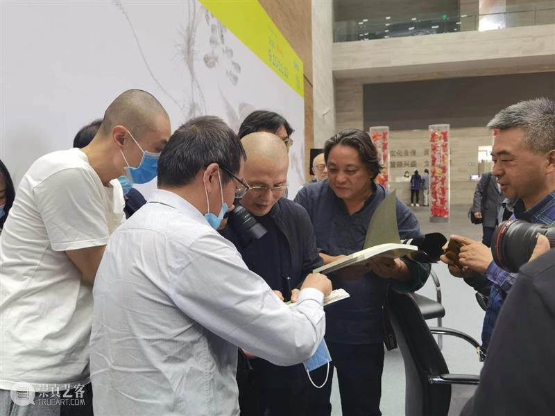 “话生活、话艺术——策展人刘春杰对话艺术家周京新” 活动圆满举行 活动 周京新 艺术 生活 策展人 刘春杰 艺术家 现场 虫鸣 鱼翔浅底 崇真艺客