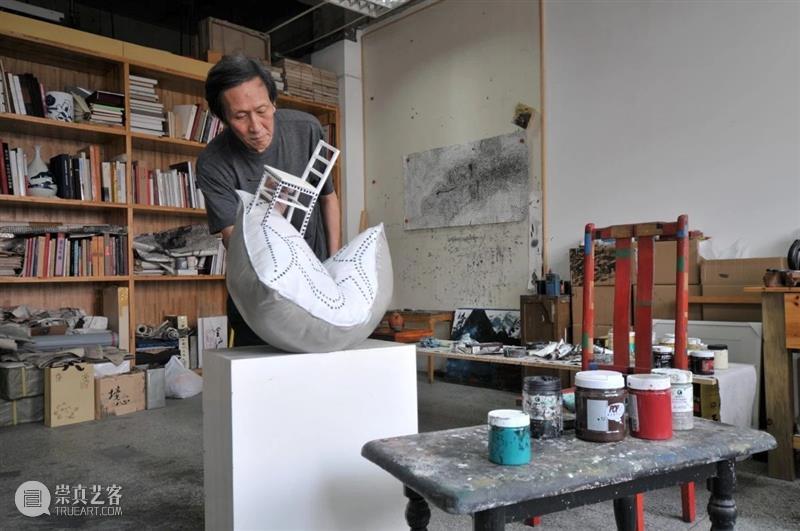 特别项目 |《枕头与椅子》 “积聚与生成——2020上海当代艺术展”参展作品 项目 枕头与椅子 作品 上海 艺术展 Project ANDCHAIR 周小平 当代 艺术家 崇真艺客