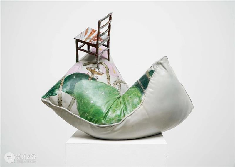 特别项目 |《枕头与椅子》 “积聚与生成——2020上海当代艺术展”参展作品 项目 枕头与椅子 作品 上海 艺术展 Project ANDCHAIR 周小平 当代 艺术家 崇真艺客
