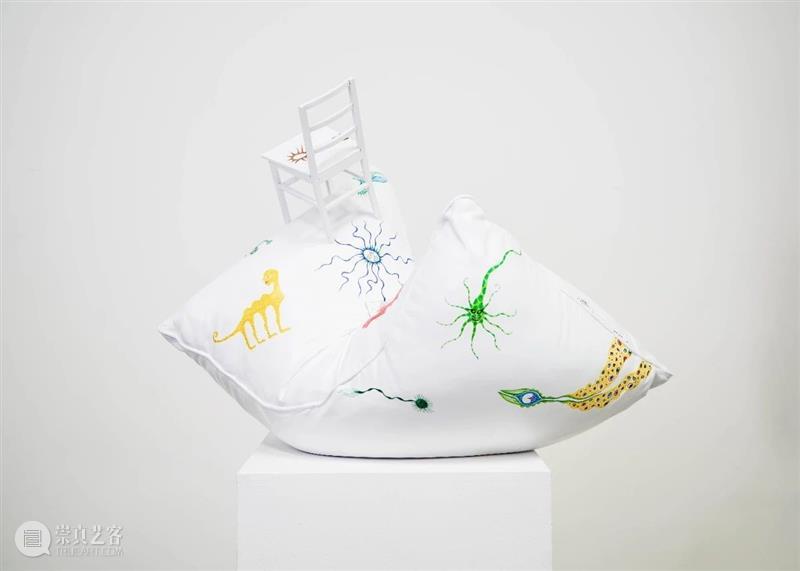 特别项目 |《枕头与椅子》 “积聚与生成——2020上海当代艺术展”参展作品 项目 枕头与椅子 作品 上海 艺术展 Project ANDCHAIR 周小平 当代 艺术家 崇真艺客