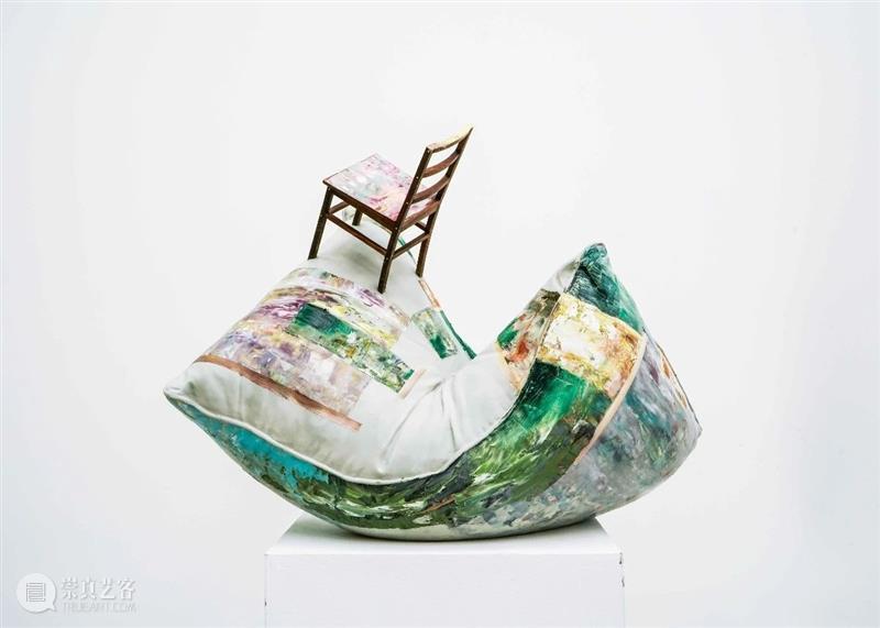 特别项目 |《枕头与椅子》 “积聚与生成——2020上海当代艺术展”参展作品 项目 枕头与椅子 作品 上海 艺术展 Project ANDCHAIR 周小平 当代 艺术家 崇真艺客