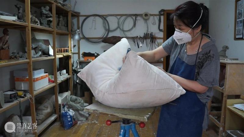 特别项目 |《枕头与椅子》 “积聚与生成——2020上海当代艺术展”参展作品 项目 枕头与椅子 作品 上海 艺术展 Project ANDCHAIR 周小平 当代 艺术家 崇真艺客